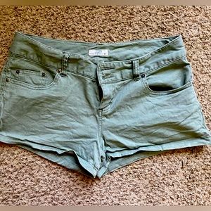 So juniors shorts. Size 11. Green